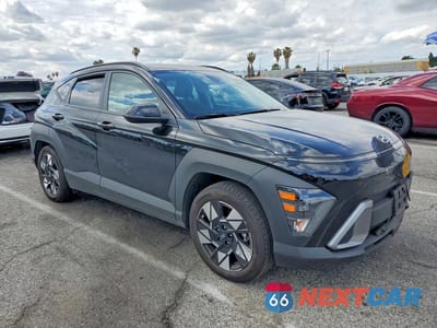 Czwarte zdjęcie samochodu z boku: 2024 HYUNDAI KONA SEL VIN:KM8HB3AB4RU114650 - miniatura