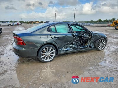 Trzecie zdjęcie samochodu z tyłu: 2020 VOLVO S60 T5 MOMENTUM VIN:7JR102FK5LG035803 - miniatura