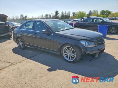 Czwarte zdjęcie samochodu z boku: 2012 MERCEDES-BENZ C 300 4MATIC VIN:WDDGF8BB5CR192788 - miniatura