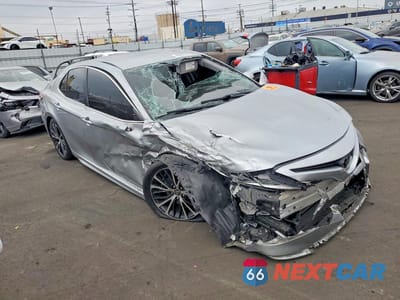Czwarte zdjęcie samochodu z boku: 2020 TOYOTA CAMRY SE VIN:4T1G11AK6LU875089 - miniatura