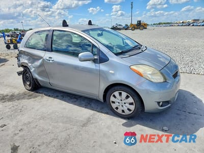 Czwarte zdjęcie samochodu z boku: 2011 TOYOTA YARIS BASE VIN:JTDJT4K39B5339470 - miniatura