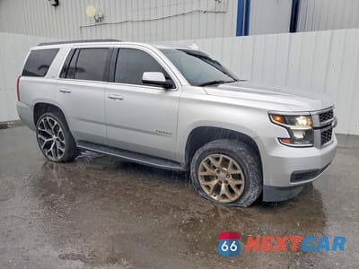 Czwarte zdjęcie samochodu z boku: 2019 CHEVROLET TAHOE K1500 LT VIN:1GNSKBKC0KR292437 - miniatura