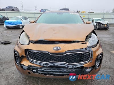 Piąte zdjęcie samochodu w środku: 2018 KIA SPORTAGE EX VIN:KNDPNCAC1J7412365 - miniatura