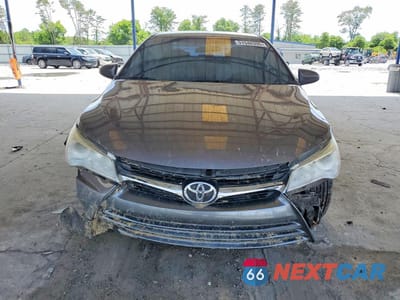 Piąte zdjęcie samochodu w środku: 2017 TOYOTA CAMRY LE VIN:4T1BF1FK1HU724379 - miniatura