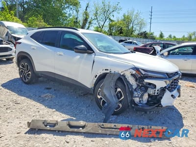Czwarte zdjęcie samochodu z boku: 2025 CHEVROLET TRAX 2RS VIN:KL77LJEP6SC027817 - miniatura
