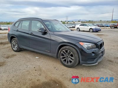 Czwarte zdjęcie samochodu z boku: 2015 BMW X1 XDRIVE28I VIN:WBAVL1C55FVY31724 - miniatura