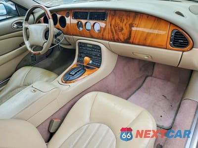Zdjęcie 8 z 12 samochodu: 2000 JAGUAR XKR VIN:SAJJA42BXYPA01543 - miniatura