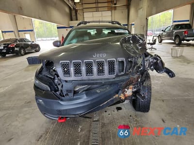 Piąte zdjęcie samochodu w środku: 2019 JEEP CHEROKEE TRAILHAWK VIN:1C4PJMBX6KD328466 - miniatura