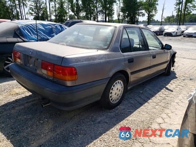 Trzecie zdjęcie samochodu z tyłu: 1992 HONDA ACCORD DX VIN:1HGCB7541NA201517 - miniatura