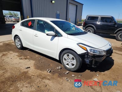 Czwarte zdjęcie samochodu z boku: 2018 KIA FORTE LX VIN:3KPFK4A75JE254898 - miniatura