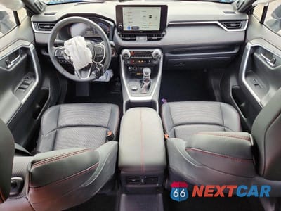 Zdjęcie 8 z 14 samochodu: 2025 TOYOTA RAV4 PLUG-IN HYBRID XSE VIN:JTMFB3FV3SD249364 - miniatura