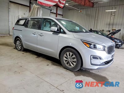 Czwarte zdjęcie samochodu z boku: 2020 KIA SEDONA L VIN:KNDMA5C11L6660324 - miniatura