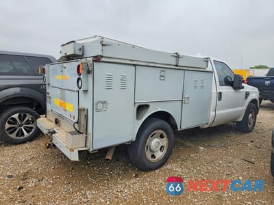 Trzecie zdjęcie samochodu z tyłu: 2008 FORD F350 UTILITY / SERVICE TRUCK VIN:1FDSF30558EC15436 - miniatura