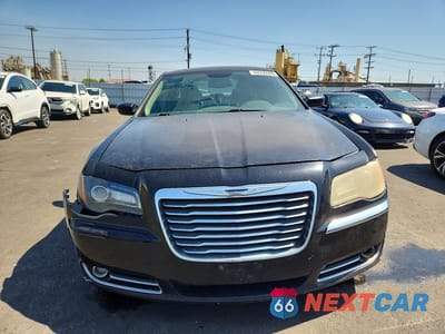 Piąte zdjęcie samochodu w środku: 2013 CHRYSLER 300 VIN:2C3CCAAGXDH723110 - miniatura