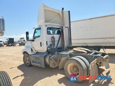 Trzecie zdjęcie samochodu z tyłu: 2018 INTERNATIONAL LT625 SEMI TRUCK VIN:1HSDYAPR6JH698256 - miniatura