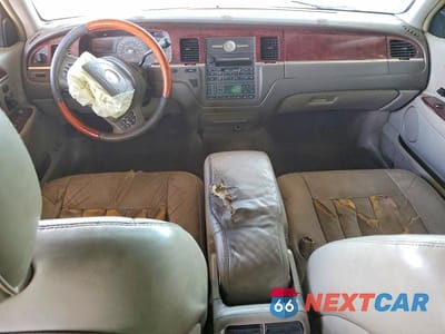 Zdjęcie 8 z 12 samochodu: 2003 LINCOLN TOWN CAR SIGNATURE VIN:1LNHM82W43Y655481 - miniatura