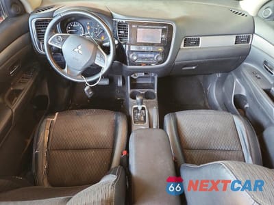 Zdjęcie 8 z 13 samochodu: 2015 MITSUBISHI OUTLANDER SE VIN:JA4AD3A36FZ003731 - miniatura