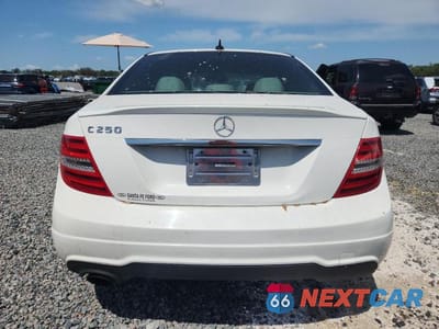 Zdjęcie 6 z 12 samochodu: 2013 MERCEDES-BENZ C 250 VIN:WDDGF4HB8DA810184 - miniatura