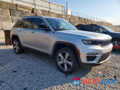 Czwarte zdjęcie samochodu z boku: 2022 JEEP GRAND CHEROKEE LIMITED VIN:1C4RJHBG9N8602613 - miniatura