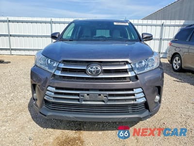 Piąte zdjęcie samochodu w środku: 2017 TOYOTA HIGHLANDER LIMITED VIN:5TDDZRFH0HS453469 - miniatura