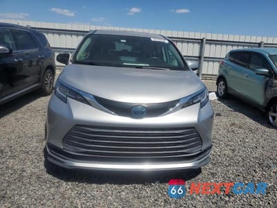 Piąte zdjęcie samochodu w środku: 2021 TOYOTA SIENNA LE VIN:5TDKRKEC2MS033050 - miniatura