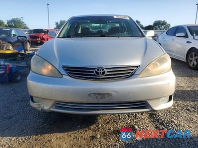 Piąte zdjęcie samochodu w środku: 2005 TOYOTA CAMRY XLE VIN:4T1BE30K75U100430 - miniatura