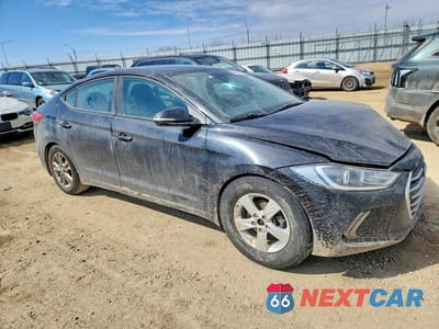 Czwarte zdjęcie samochodu z boku: 2017 HYUNDAI ELANTRA SE VIN:KMHD84LF0HU129390 - miniatura