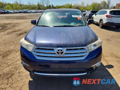 Piąte zdjęcie samochodu w środku: 2012 TOYOTA HIGHLANDER SE VIN:5TDBK3EH5CS117402 - miniatura
