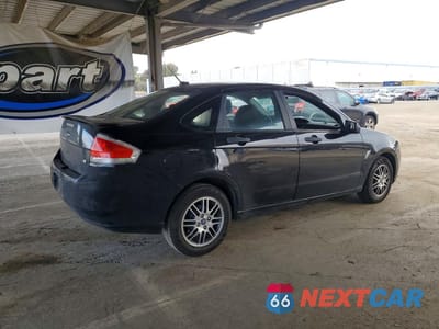 Trzecie zdjęcie samochodu z tyłu: 2010 FORD FOCUS SE VIN:1FAHP3FN8AW153376 - miniatura