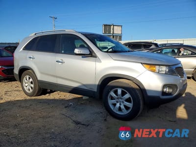 Czwarte zdjęcie samochodu z boku: 2012 KIA SORENTO LX VIN:5XYKTDA67CG308680 - miniatura