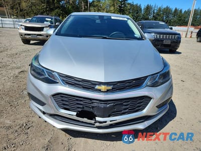 Piąte zdjęcie samochodu w środku: 2018 CHEVROLET CRUZE LT VIN:1G1BE5SM9J7224926 - miniatura