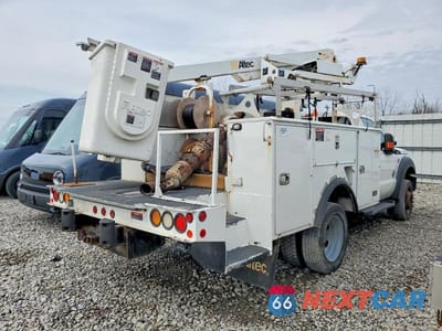 Czwarte zdjęcie samochodu z boku: 2014 FORD F450 SUPER DUTY BUCKET TRUCK VIN:1FDUF4GT9EEA94473 - miniatura