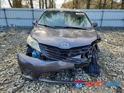 Piąte zdjęcie samochodu w środku: 2011 TOYOTA SIENNA XLE 8-PASSENGER VIN:5TDYK3DC1BS149231 - miniatura