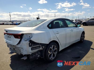 Trzecie zdjęcie samochodu z tyłu: 2020 KIA FORTE LXS VIN:3KPF24ADXLE257577 - miniatura