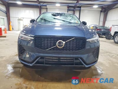 Piąte zdjęcie samochodu w środku: 2025 VOLVO XC60 PLUS VIN:YV4H60RC4S1188983 - miniatura