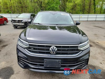 Piąte zdjęcie samochodu w środku: 2024 VOLKSWAGEN TIGUAN SE R-LINE BLACK VIN:3VV8B7AX7RM063142 - miniatura