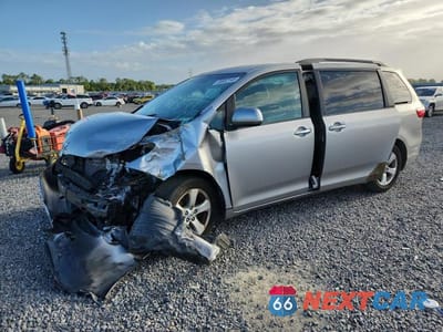 2015 TOYOTA SIENNA LE 8-PASSENGER 5TDKK3DC2FS553294 - główne zdjęcie licytacji z USA - miniatura