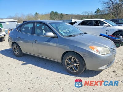 Czwarte zdjęcie samochodu z boku: 2010 HYUNDAI ELANTRA GLS VIN:KMHDU4AD3AU079068 - miniatura