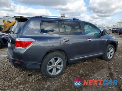 Trzecie zdjęcie samochodu z tyłu: 2013 TOYOTA HIGHLANDER LIMITED VIN:5TDDK3EH1DS210010 - miniatura