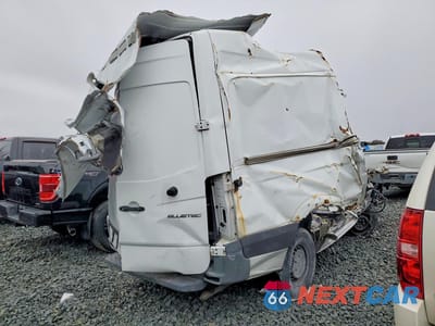 Trzecie zdjęcie samochodu z tyłu: 2016 MERCEDES BENZ SPRINTER 2500 UTILITY / SERVICE VAN VIN:WD3PE7DD9GP280454 - miniatura