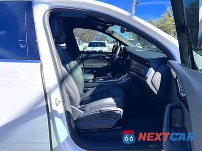 Piąte zdjęcie samochodu w środku: 2023 AUDI Q7 PREMIUM VIN:WA1ACBF70PD010097 - miniatura
