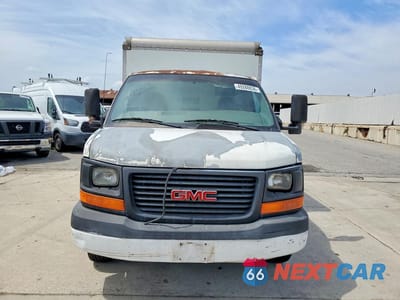 Piąte zdjęcie samochodu w środku: 2005 GMC SAVANA BOX TRUCK VIN:1GDGG31V451901374 - miniatura