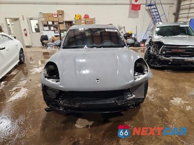 Piąte zdjęcie samochodu w środku: 2021 PORSCHE MACAN S VIN:WP1AB2A59MLB34321 - miniatura