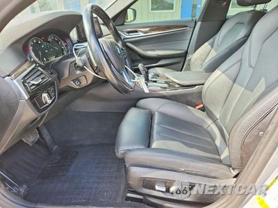 Zdjęcie 7 z 12 samochodu: 2019 BMW 530 I VIN:WBAJA5C56KBX86641 - miniatura