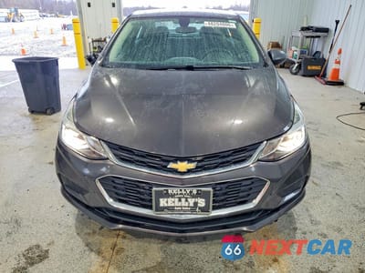 Piąte zdjęcie samochodu w środku: 2017 CHEVROLET CRUZE LT VIN:1G1BE5SM8H7241078 - miniatura