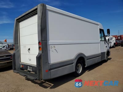 Trzecie zdjęcie samochodu z tyłu: 2012 ISUZU NPR DELIVERY VAN VIN:JALB4T176C7W00042 - miniatura