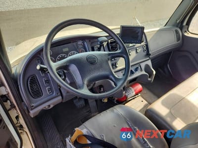 Zdjęcie 8 z 13 samochodu: 2015 FREIGHTLINER M2 106 MED - SEMI TRUCK VIN:3ALACWDT2FDGF5301 - miniatura
