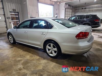 Drugie zdjęcie samochodu z przodu: 2015 VOLKSWAGEN PASSAT SE VIN:1VWBV7A34FC058869 - miniatura