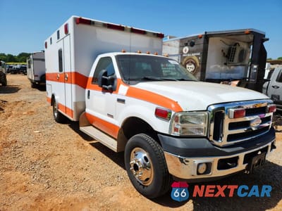 Czwarte zdjęcie samochodu z boku: 2006 FORD F350 SUPER DUTY AMBULANCE VIN:1FDWF37PX6EC74875 - miniatura