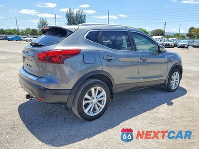 Trzecie zdjęcie samochodu z tyłu: 2018 NISSAN ROGUE SPORT SV VIN:JN1BJ1CP2JW182161 - miniatura